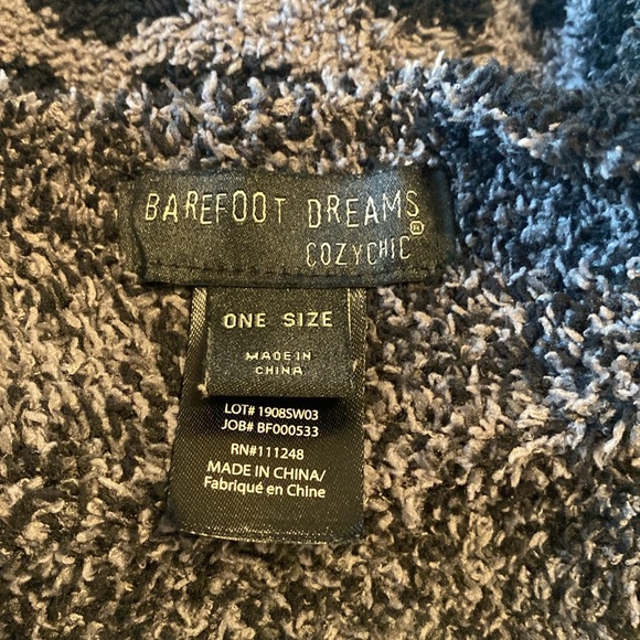 Barefoot Dreams CozyChic Leopard Poncho in multi graphite grey shawl wrap - Picture 11 of 14